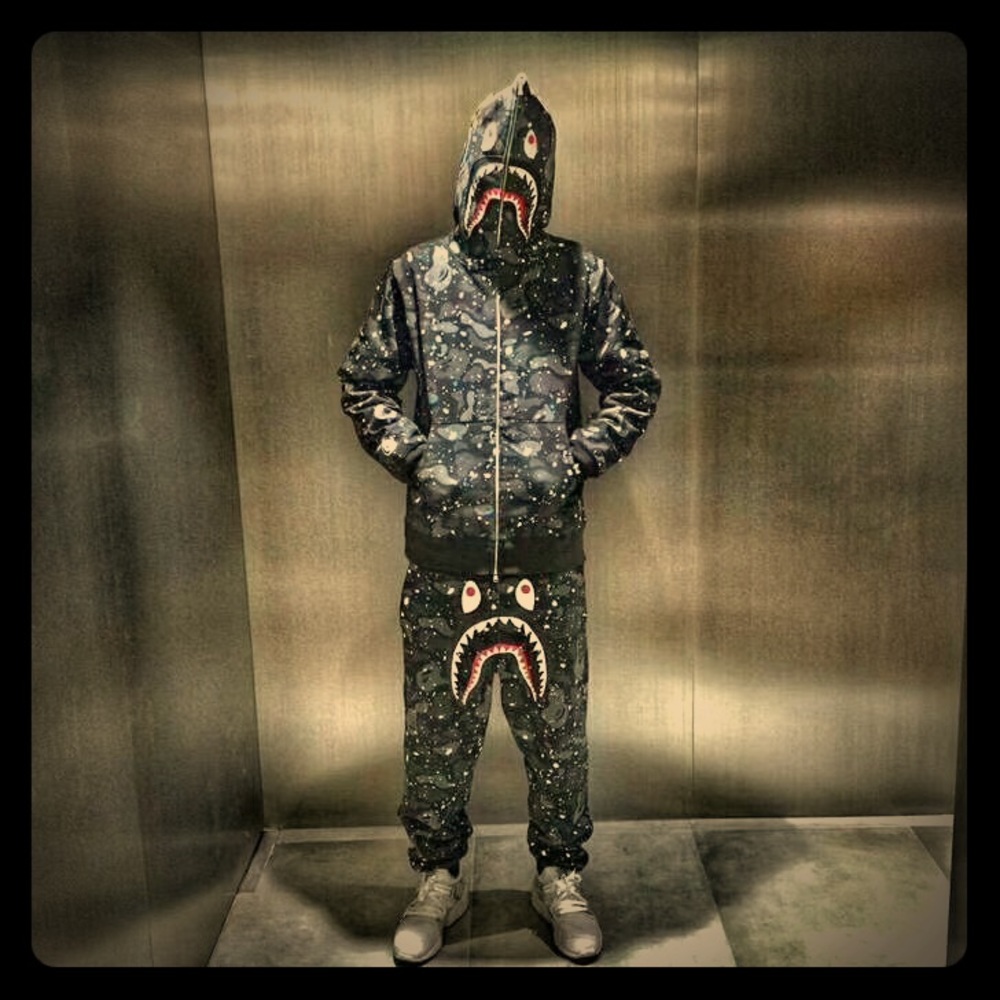 🔥BAPE “Hoodie” 🦍